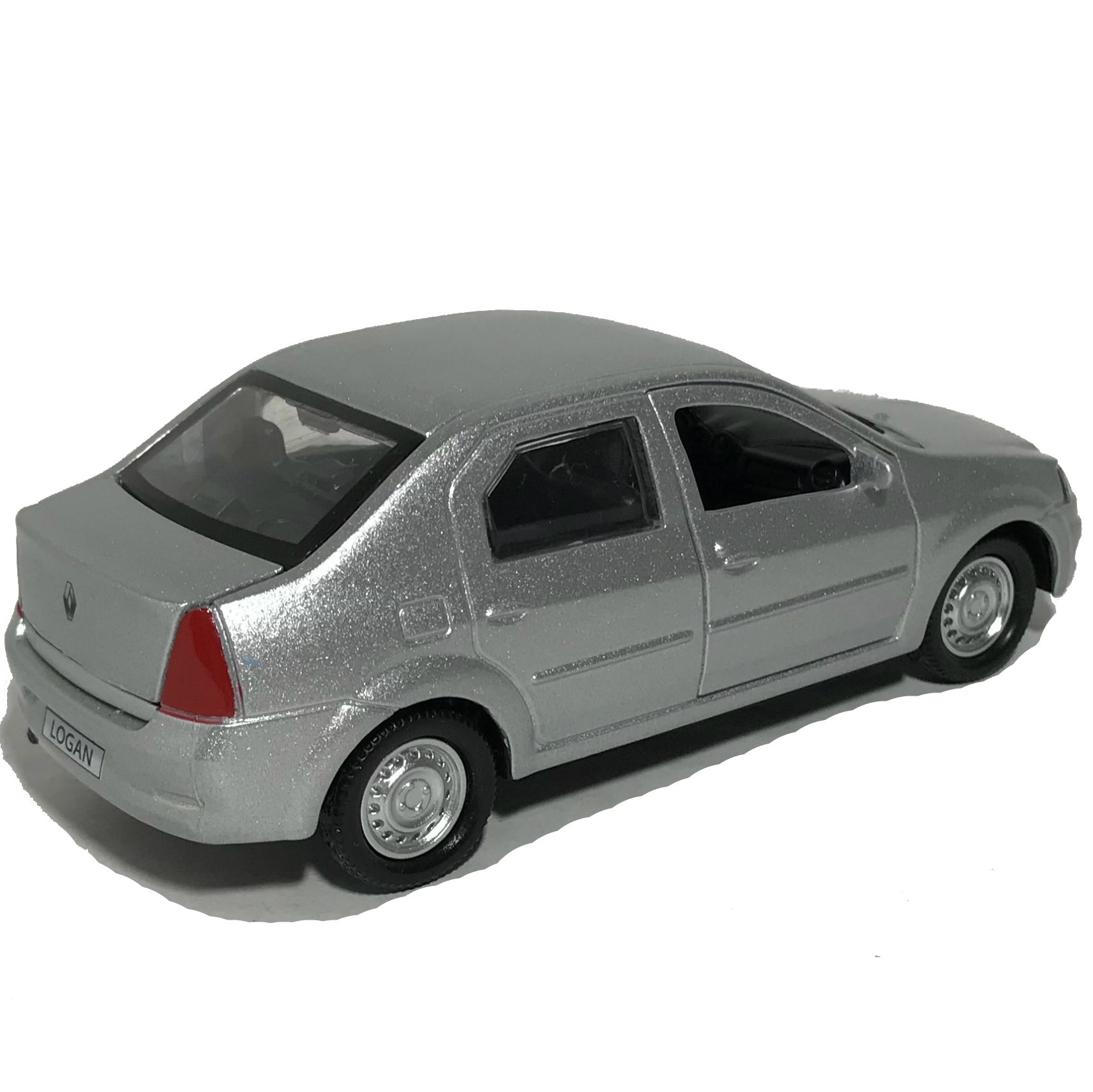 Игрушечная машинка Renault Logan серебристая