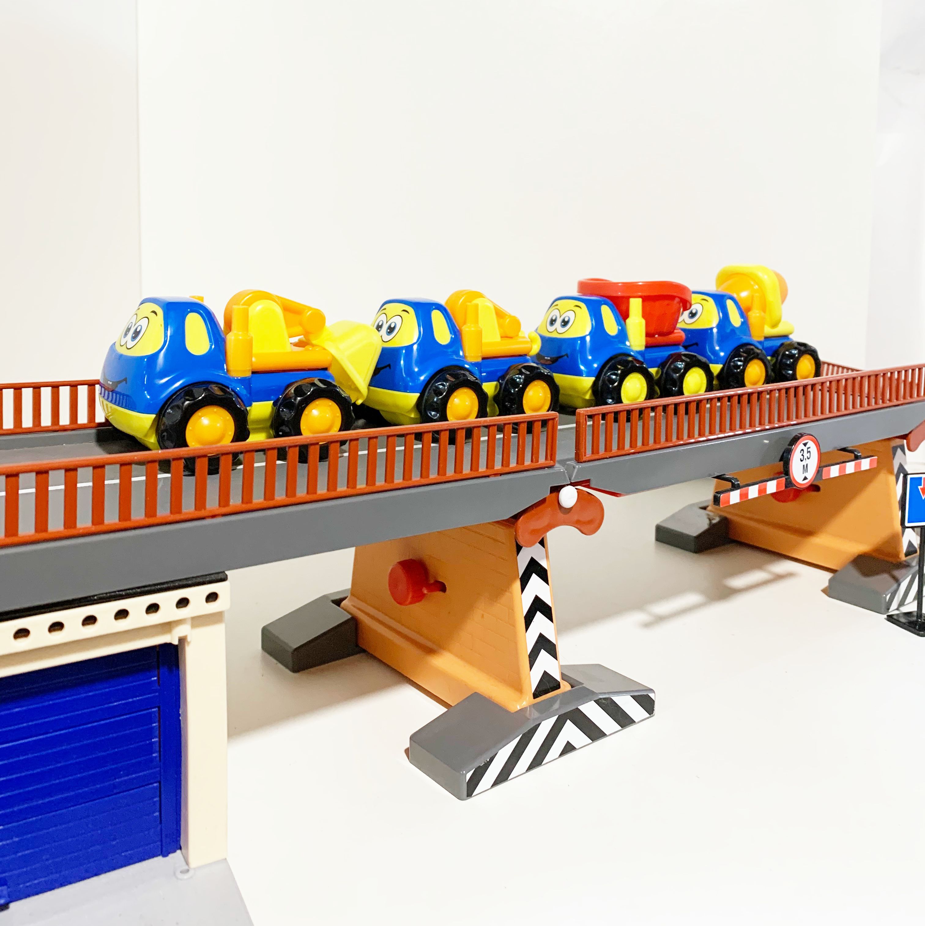 Набор 4 шт. инерционных машинок для малышей Патрик самосвал, погрузчик, бетоновоз, эвакуатор