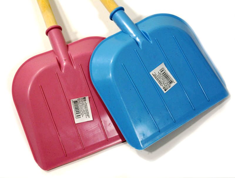 Лопатка пластмассовая с деревянной ручкой. Лопата с деревянным черенком