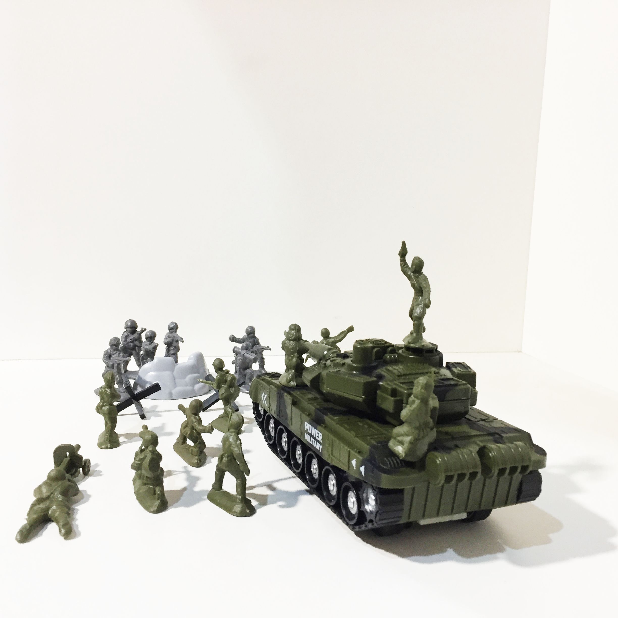 Игрушка танк 21 см свет, звук, инерция - 2 армии солдатиков