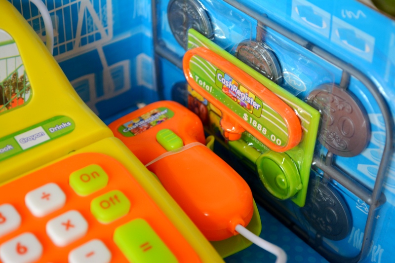 Кассовый аппарат. Касса со сканером и чеком