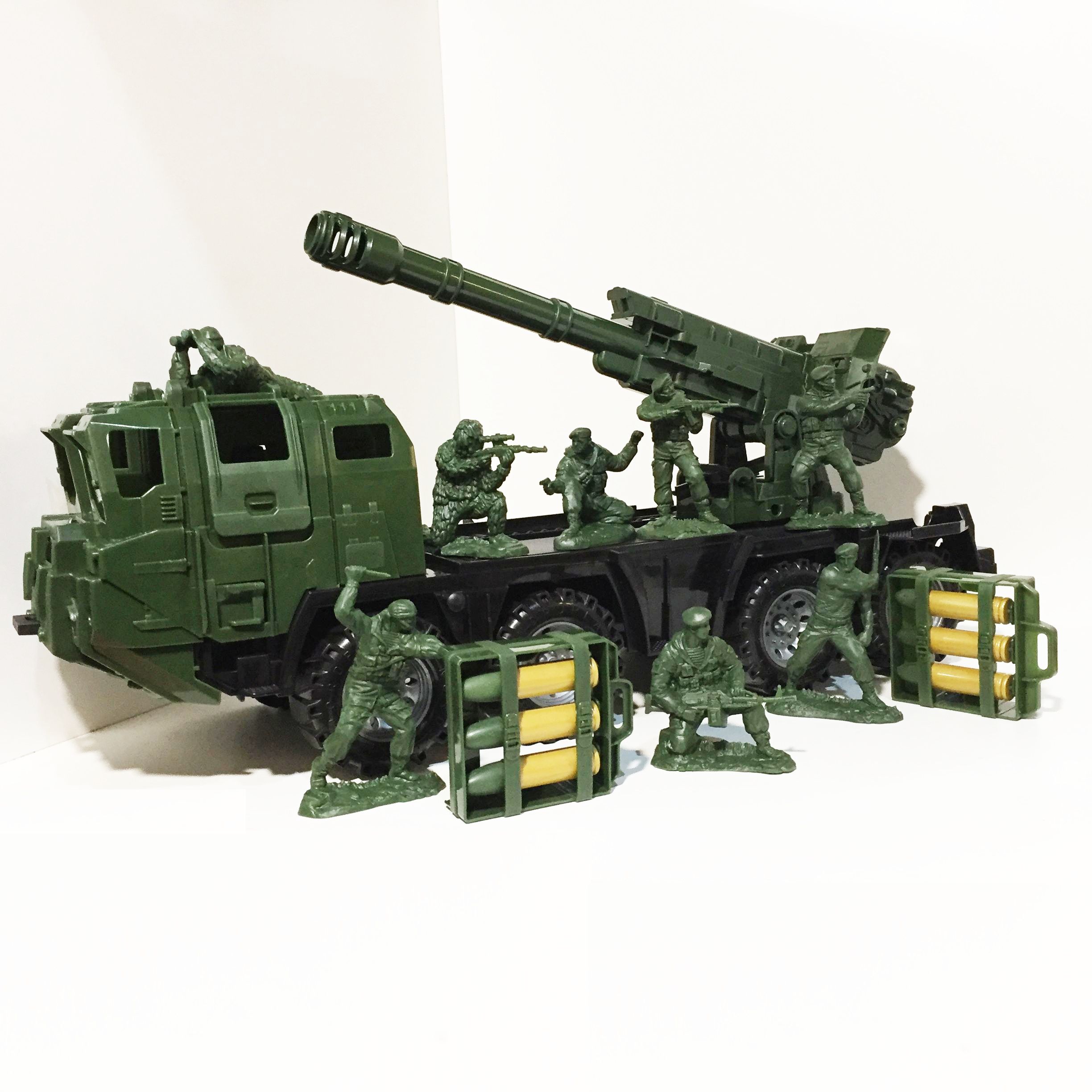 Игрушечная большая стреляющая военная пушка - самоходная артиллерийская установка с набором из 8-ми крупных солдатиков