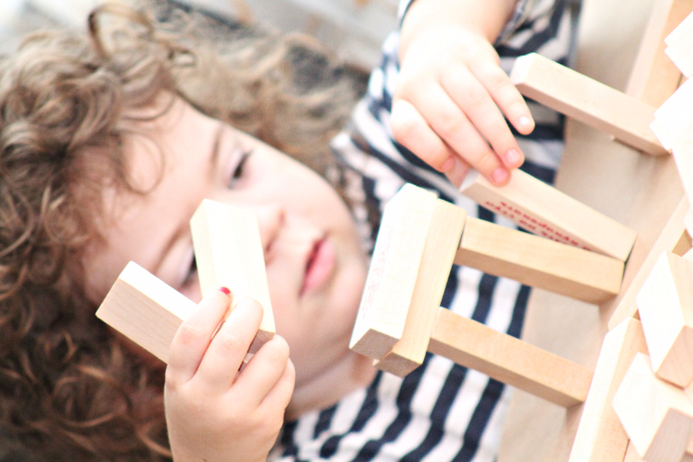 Игра башня из брусков с заданиями