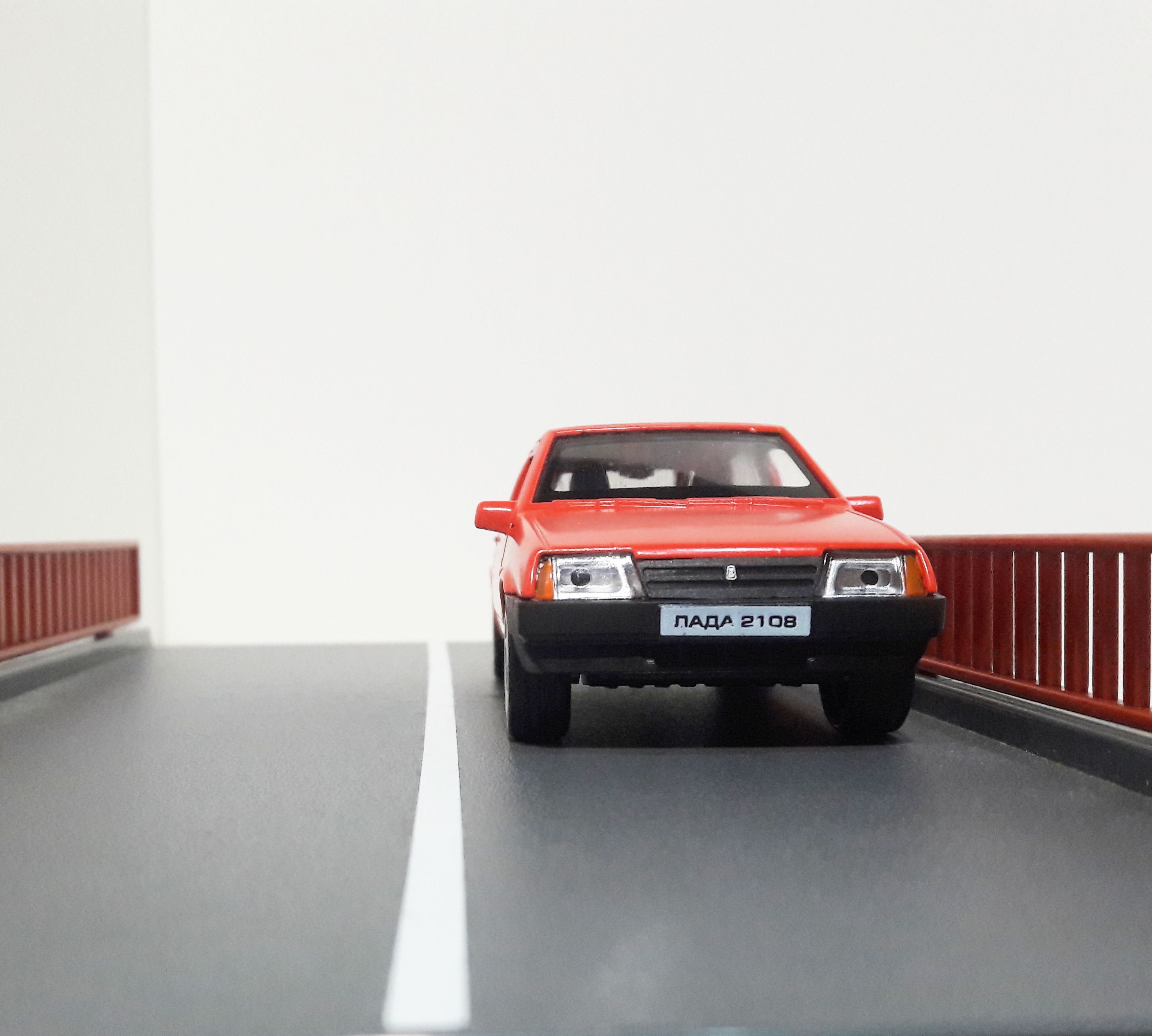 Металлическая инерционная машинка ЛАДА 2108 красная