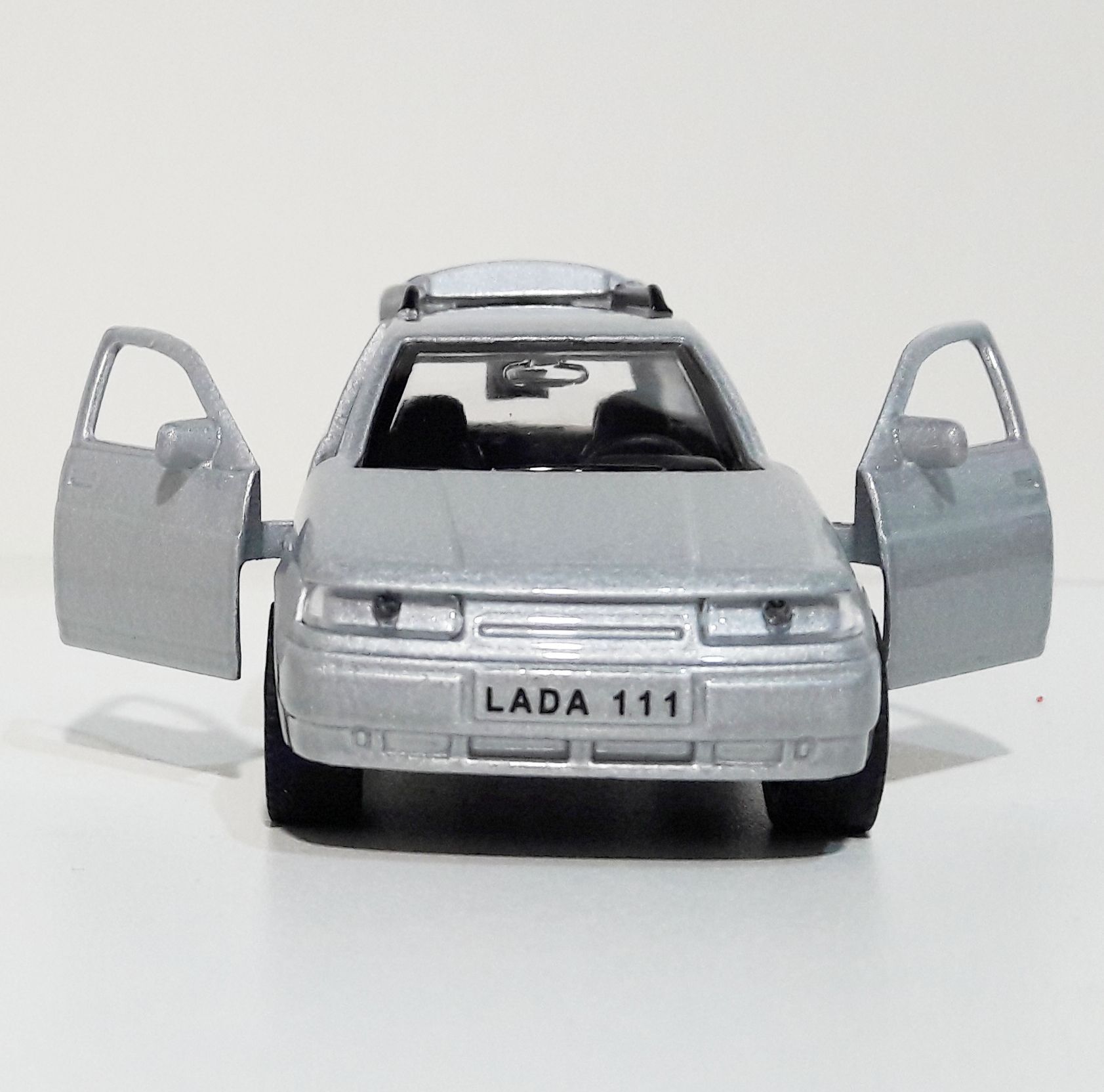 Металлическая инерционная машинка универсал 2111 серебристая