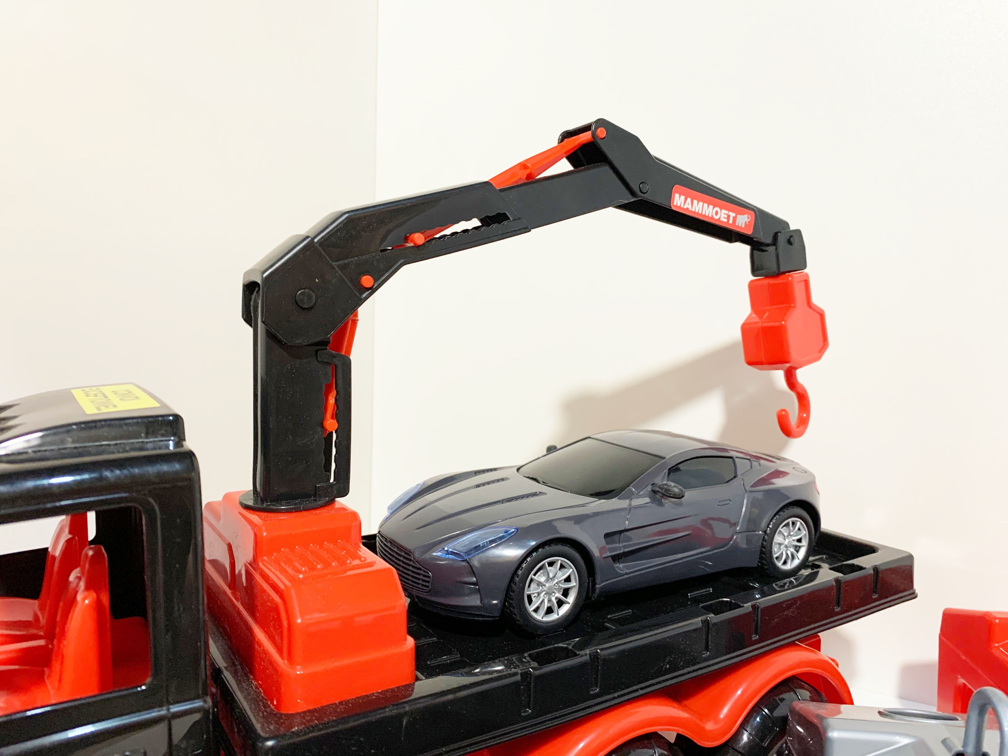 Набор 2 в 1 - грузовик эвакуатор с краном для погрузки на платформу с машинкой 21 см и 3-х контейнерный мусоровоз 47 см черно-красный