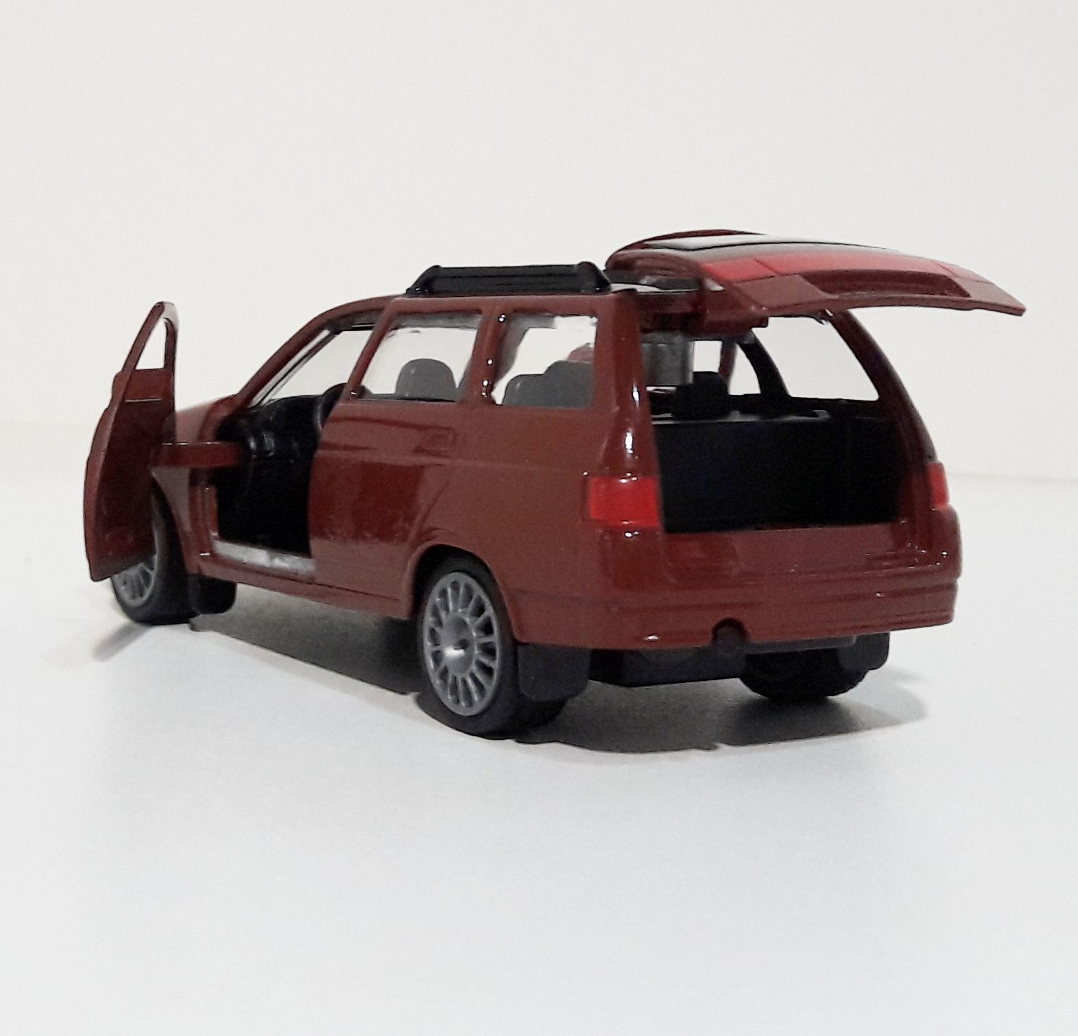 Металлическая инерционная машинка универсал 2111 бордовая