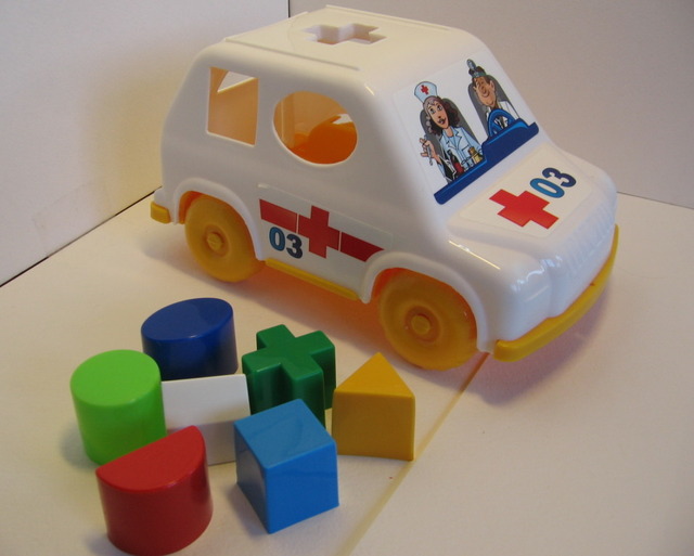 Машинка сортер обучающая.