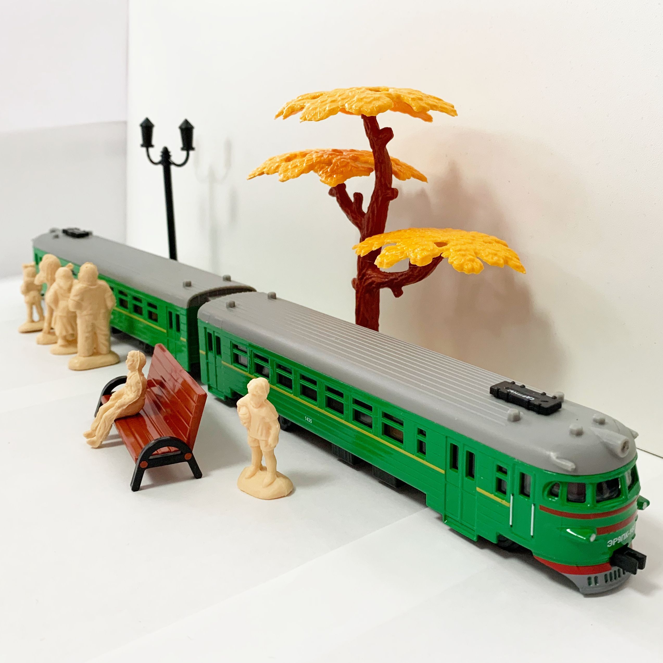 Набор 2 ВАГОНА- состав ретро электричка Эр2 18 см, свет, звук, металлический кузов - 6-ть пассажиров