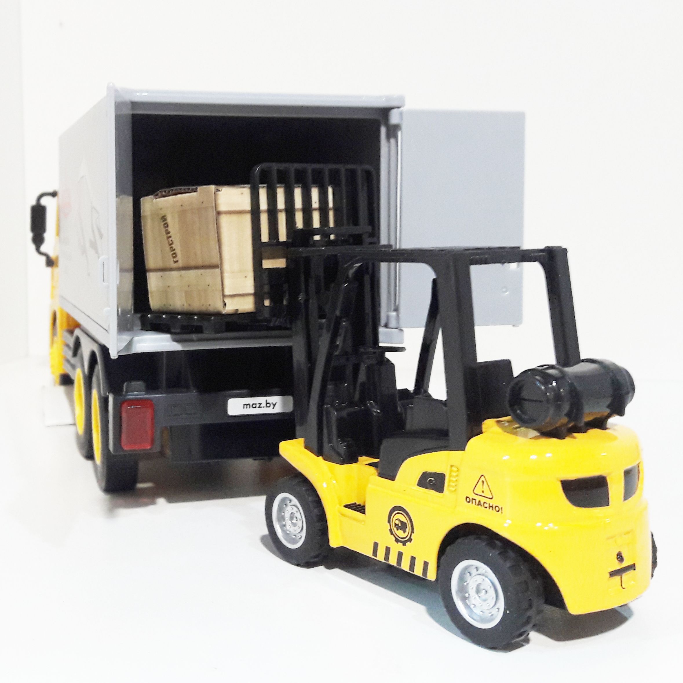 Машинка фургон МАЗ (26 см) и автопогрузчик (инерция, свет, звук) Машинка фургон МАЗ (26 см) и автопогрузчик (инерция, свет, звук)