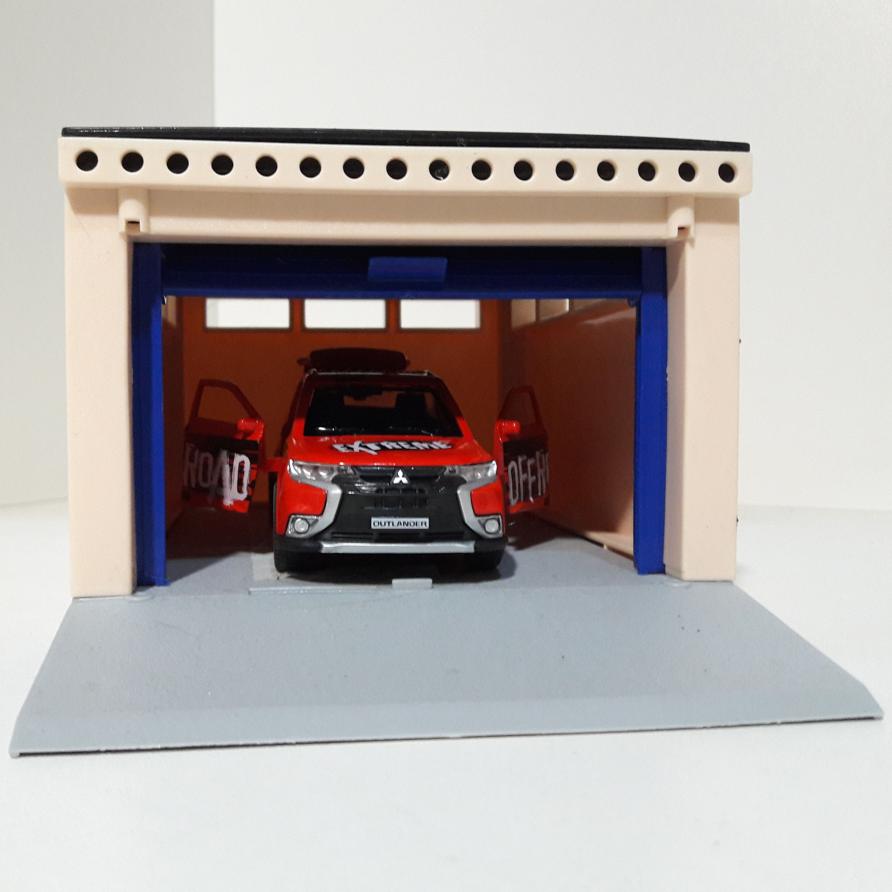 Игрушечный набор гараж с машинкой Renault Duster