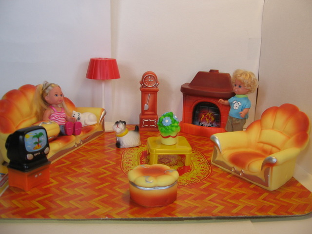 Интерьер для кукольного домика с мебелью и куклами