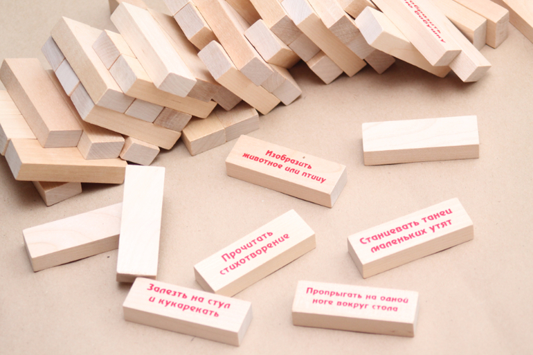 Игра башня из брусков с заданиями