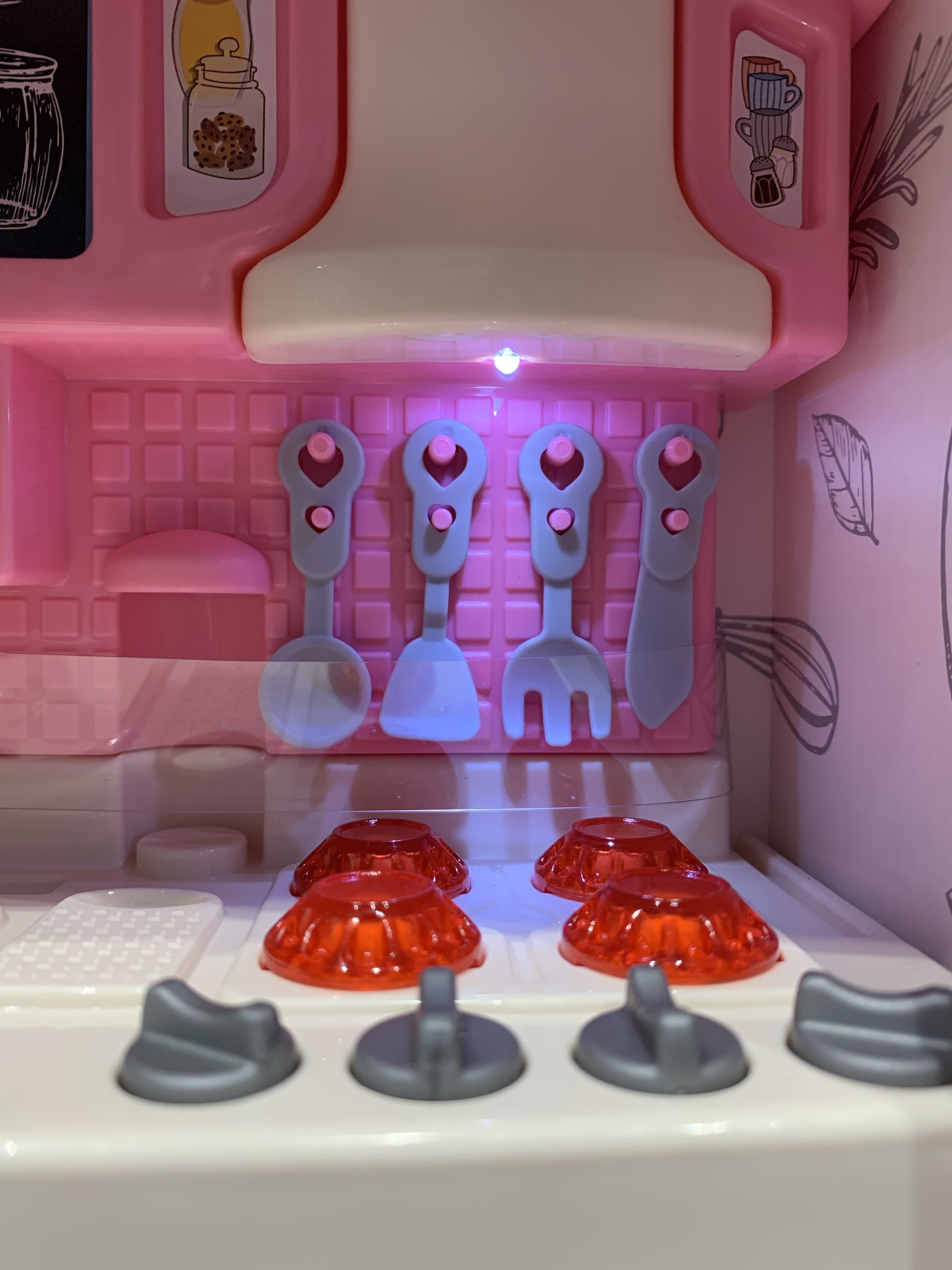 Кухня для кукольного домика для кукол ростом 26-30 см типа барби с подсветкой  розовая