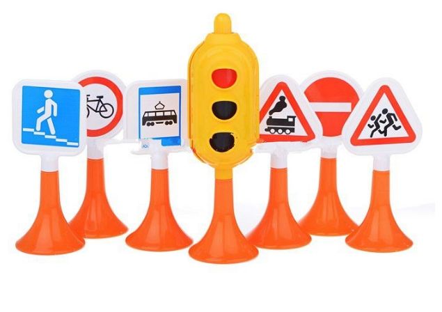 игрушечный пластмассовый светофор