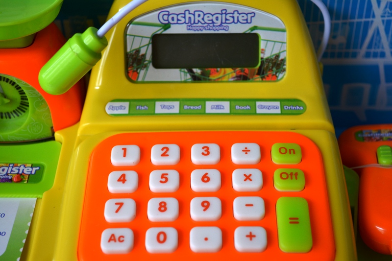 Кассовый аппарат. Касса со сканером и чеком