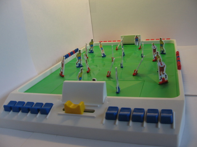 Детский настольный футбол кнопочный.