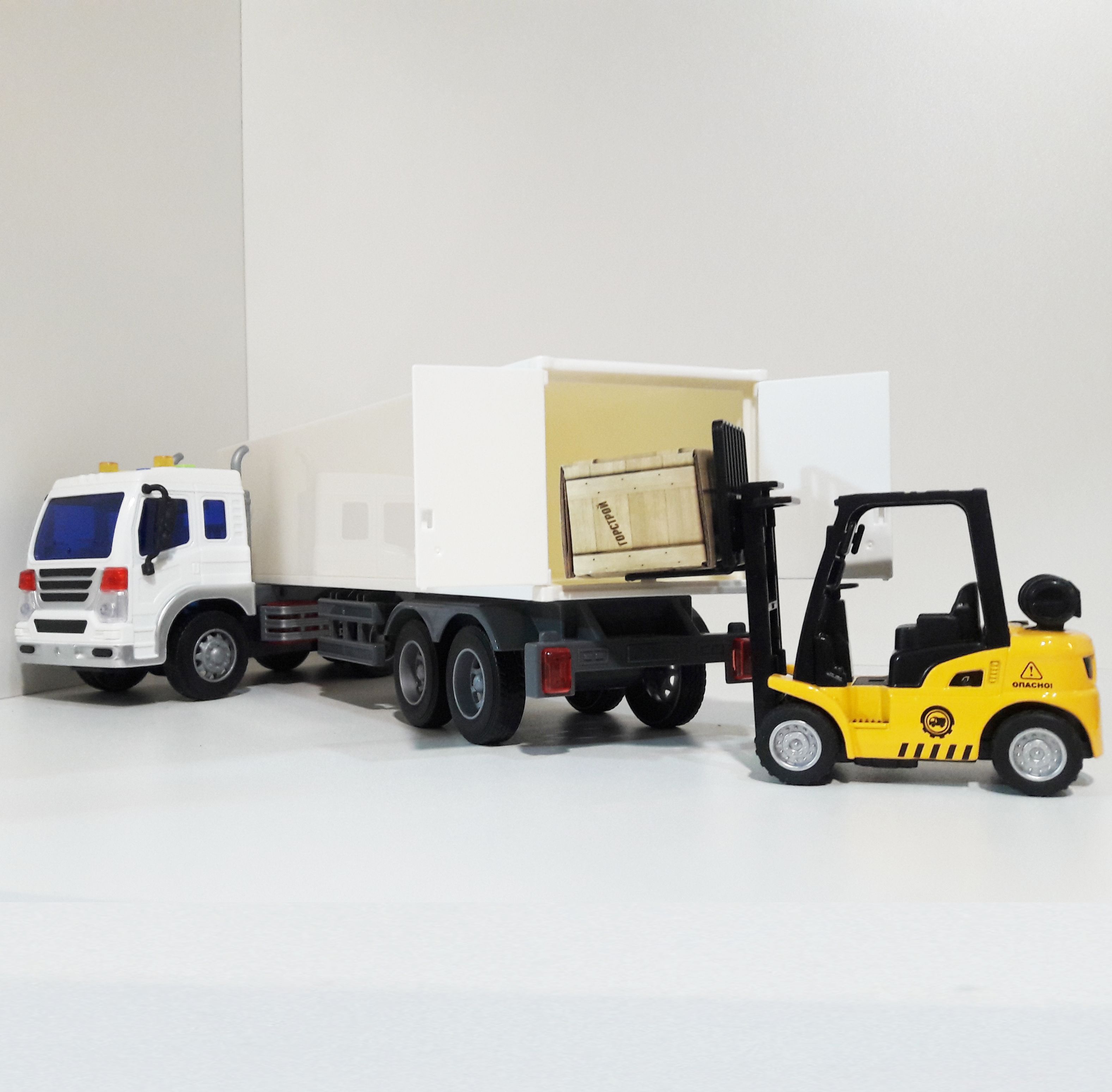 Игровой набор- машинка фура белая 47 см - автопогрузчик  Полесье  инерция, свет, звук