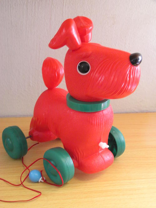 Щенок на прогулке игрушка детская.