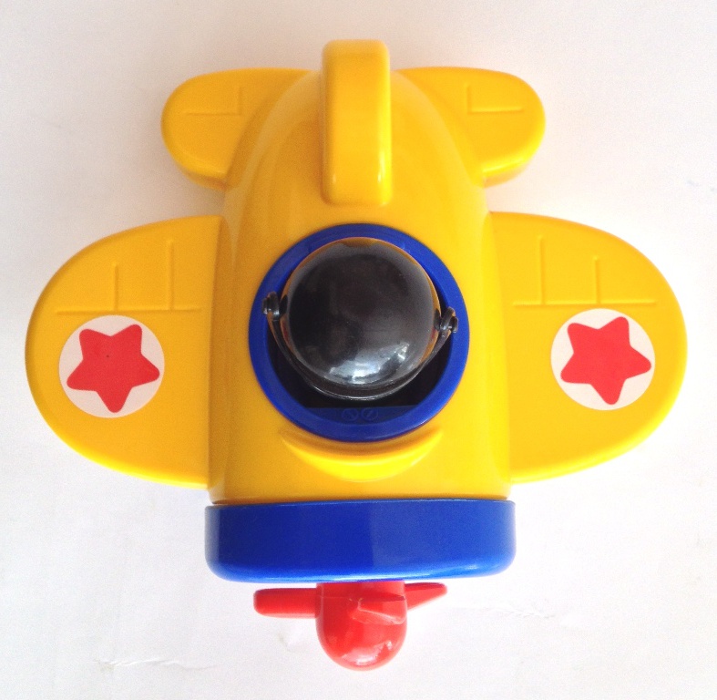 Детский игрушечный самолет с пилотом