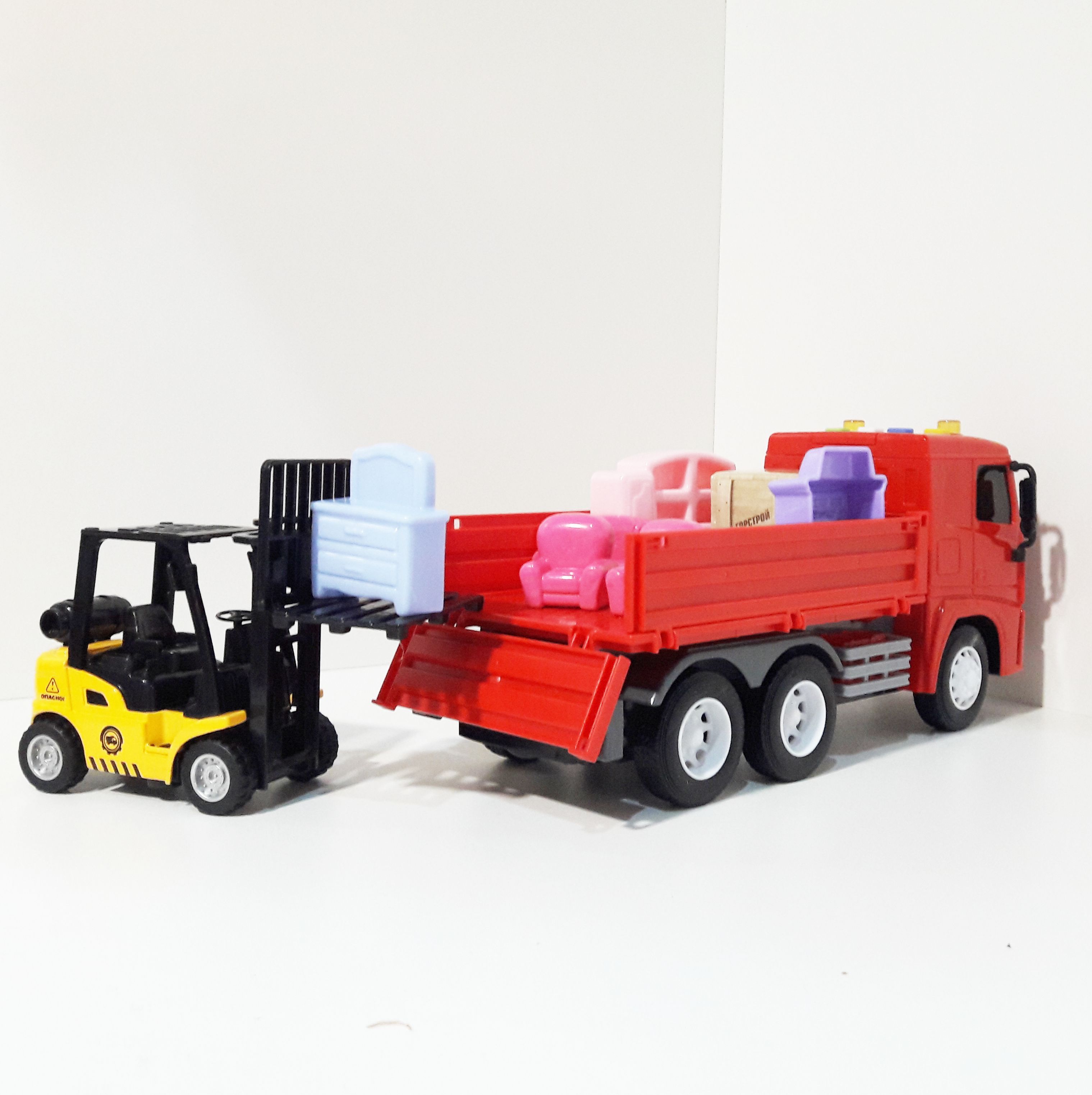 Машинка для перевозки - бортовой грузовик МАЗ - 25,7 см - автопогрузчик инерция, свет-звук- мебель 7 предметов