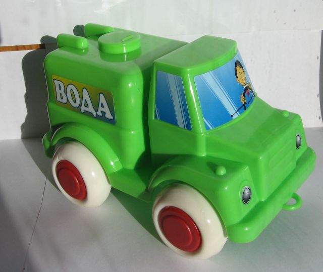 Машинка водовоз с резиновыми колесами