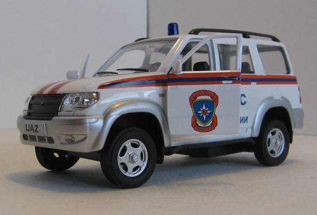 Машинка UAZ Patriot МЧC