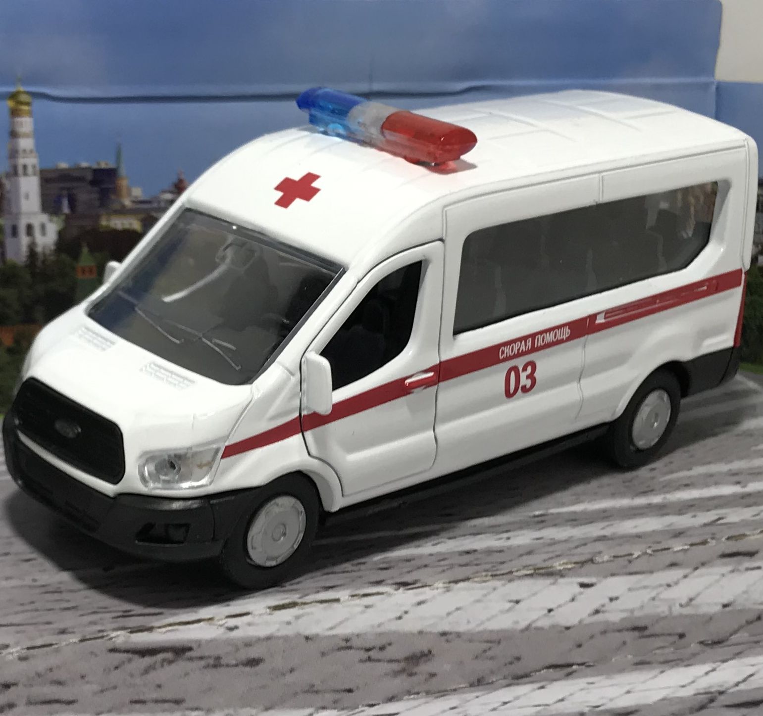 Игрушечная машинка скорой помощи Ford Transit Игрушечная машинка скорой помощи Ford Transit