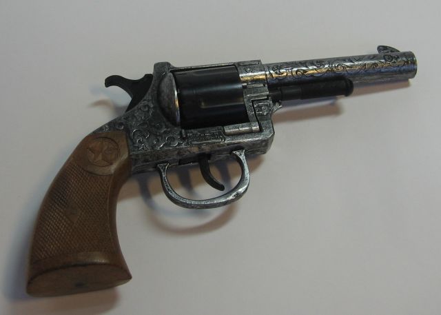 Револьвер игрушечный. Игрушечный револьвер купить в магазине "Родные игрушки".