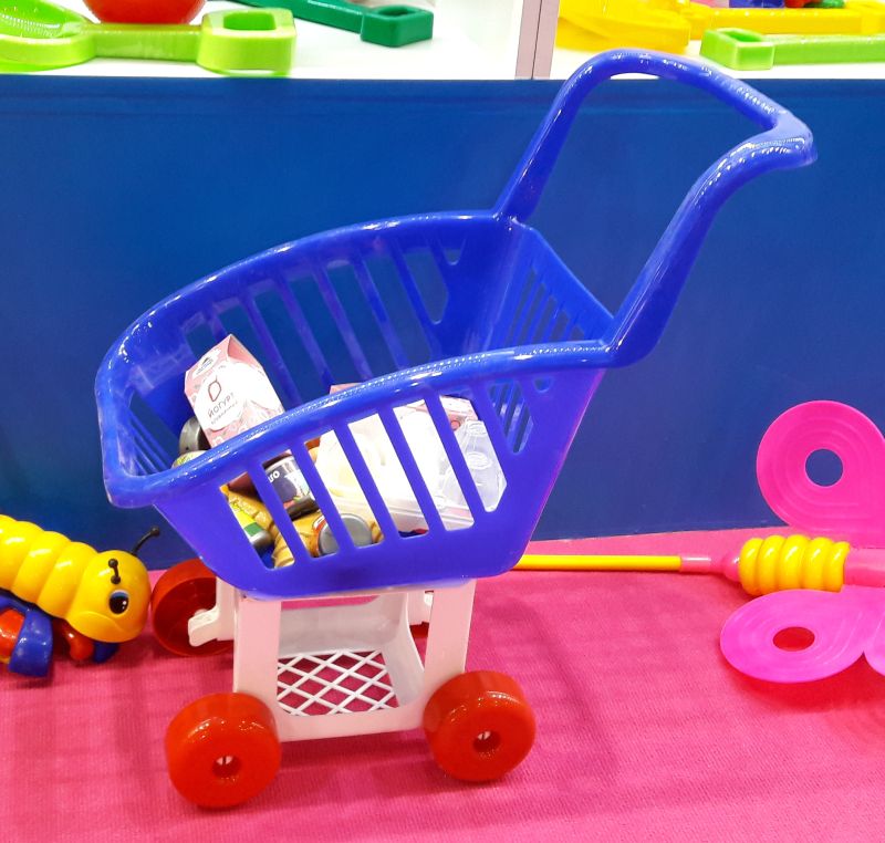 Игрушечная тележка для продуктов детская.