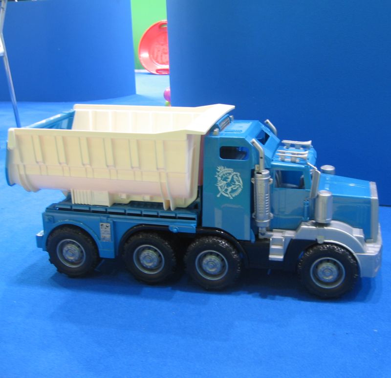 Игрушка огромный самосвал Игрушка огромный самосвал