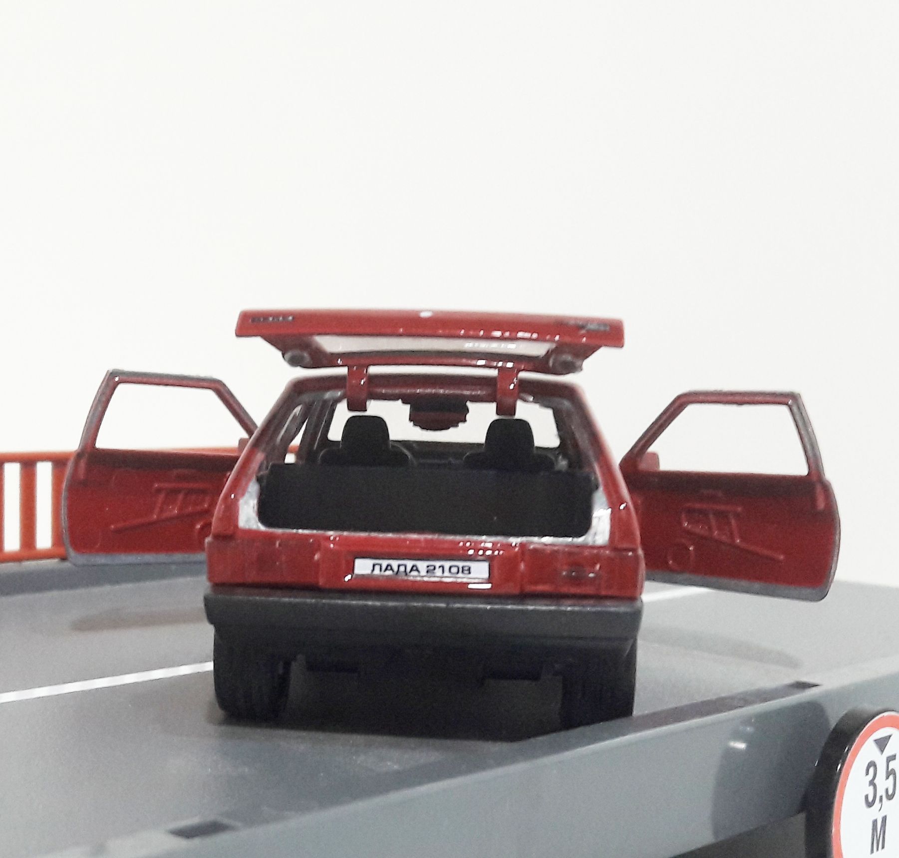 Металлическая инерционная машинка ЛАДА 2108 вишневая