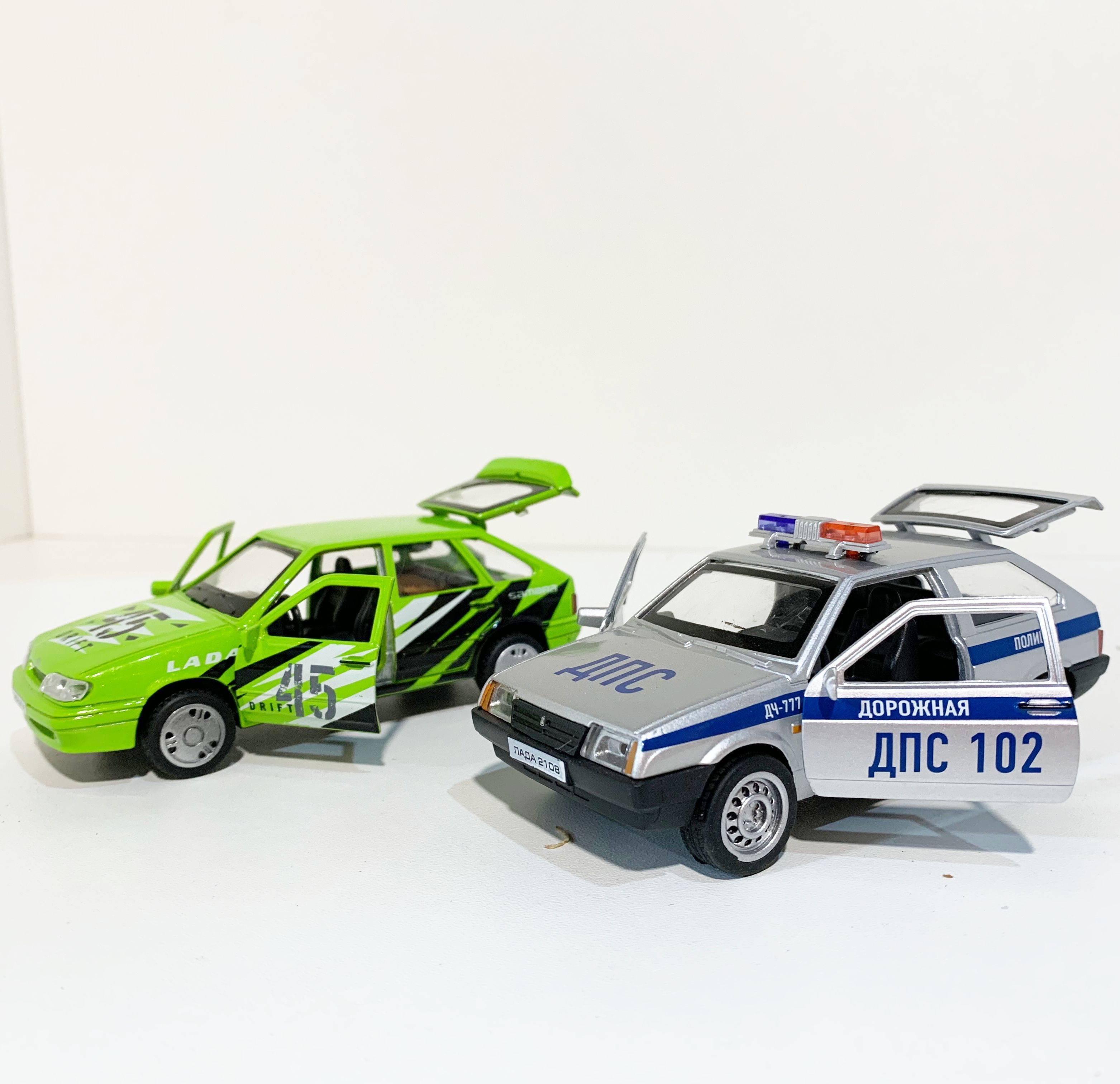 Игровой набор для ребенка Погоня за стритрейсером 2 металлические инерционные машинки нарушитель и ДПС со звуком и светом