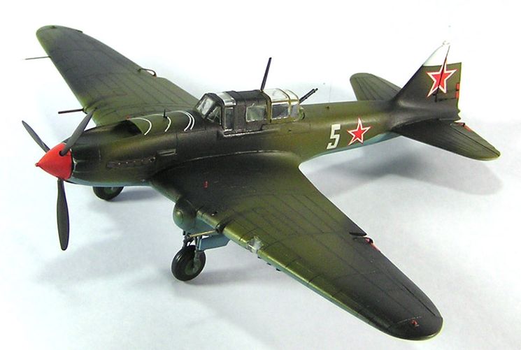 Модель для склеивания Ил-2: Советский самолет-штурмовик