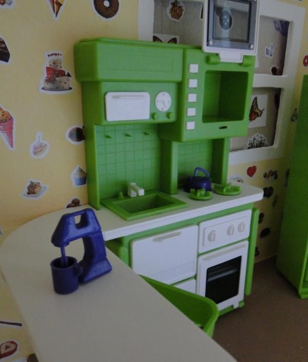 Набор кукольной мебели Кухня с игрушечным холодильником