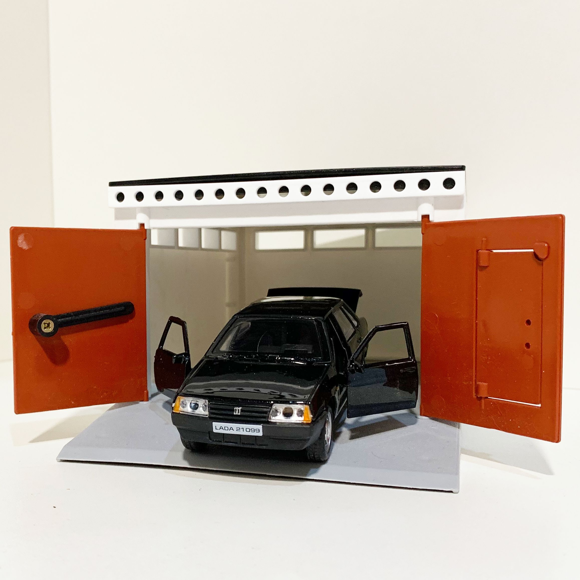Ретро гараж на 2 машинки - металлическая машинка игрушка модель LADA 21099 черная
