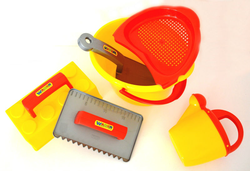 Набор с ведром, лейкой, мастерком и формой для песочных кирпичей
