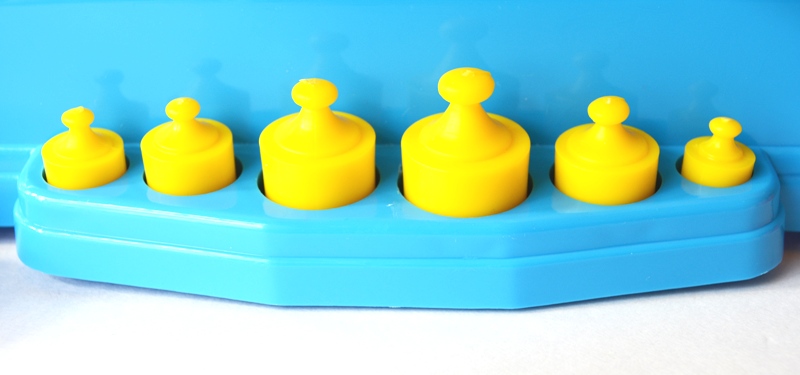 Игрушечные весы. Весы детские. Весы для игры в магазин