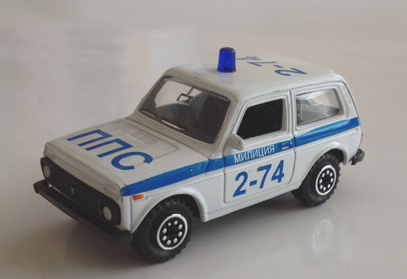 Игрушечная мини Lada 4х4 Нива милиция