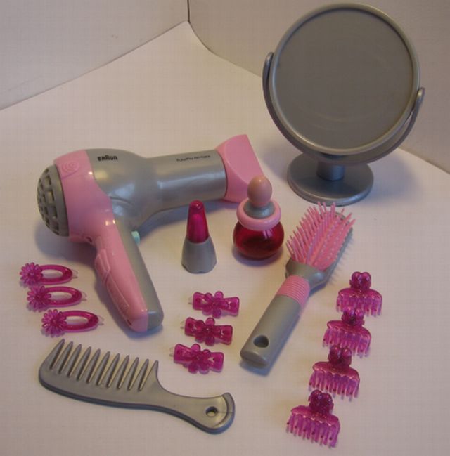 Играть в игру парикмахер для девочек.