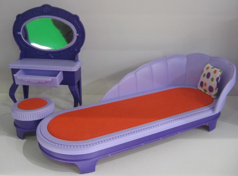 Будуар для куклы сиреневый