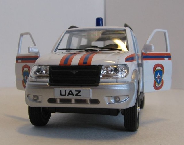 Машинка UAZ Patriot МЧC