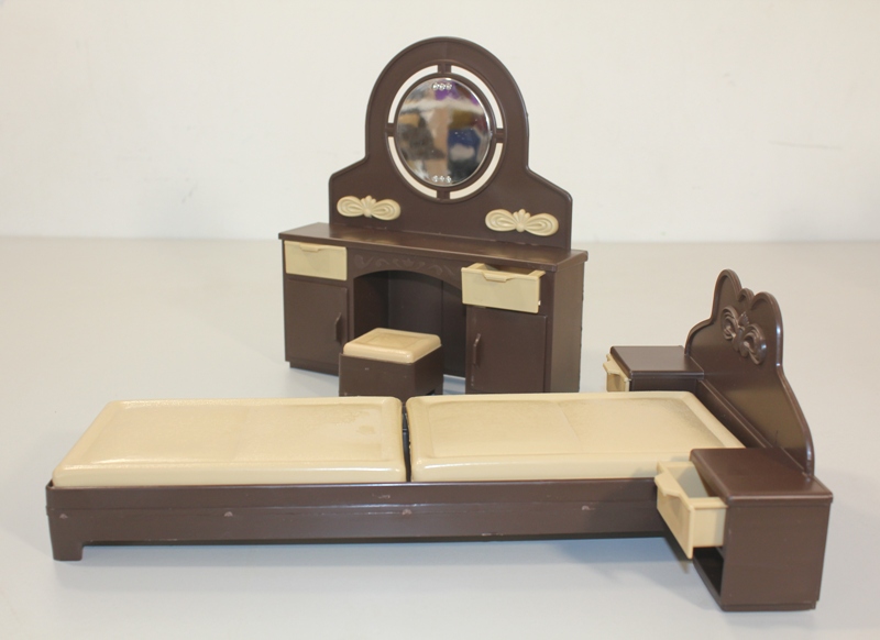 Спальня для кукол