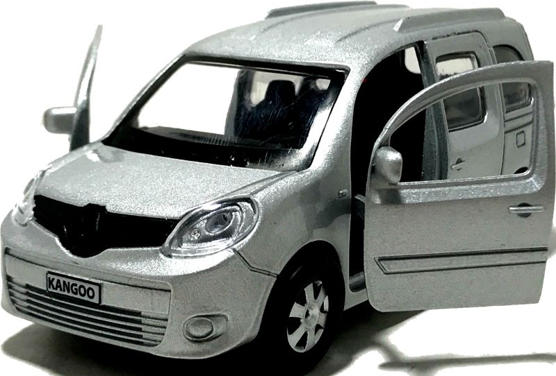 У машинки Renault Kangoo открываются 2 передние двери. igrushechnaya-mashinka-renault-05.jpg