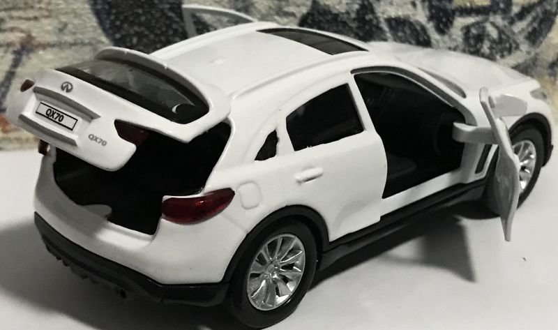 igrushechnaya-mashinka-infiniti-qx70-05.jpg igrushechnaya-mashinka-infiniti-qx70-05.jpg