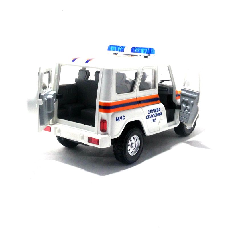 У машинки открывается задняя крышка багажника igrushechnyj-uazik-mchs-08.jpg