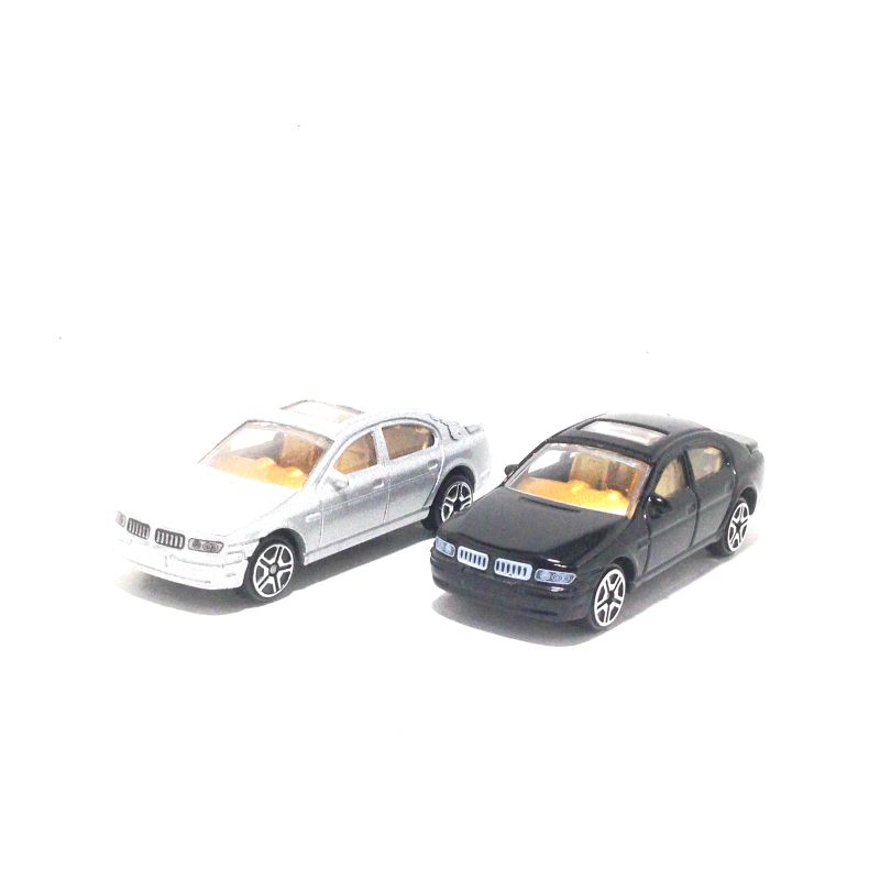 Машинка выпускается в двух цветах: сером и чёрном. igrushechnaya-mashinka-bmw-7-05.jpg