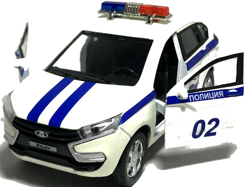 Так же у машинки Lada XRAY полиция открываются две передние двери. igrushechnaya-mashinka-lada-xray-policiya-04.jpg