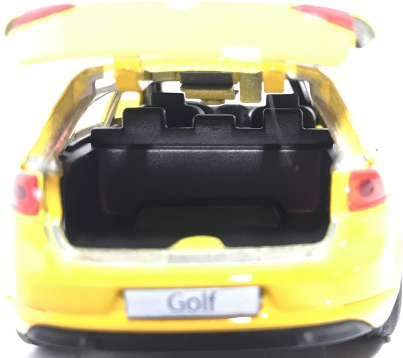 В багажник Volkswagen Golf Такси можно положить различные предметы мини предметы. igrushechnaya-mashinka-volkswagen-golf-taksi-06.jpg