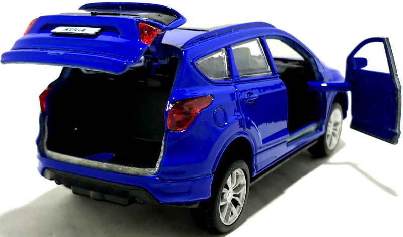 У игрушечной машинки Ford Kuga открываются две передние двери и багажник. igrushechnaya-mashinka-ford-kuga-06.jpg